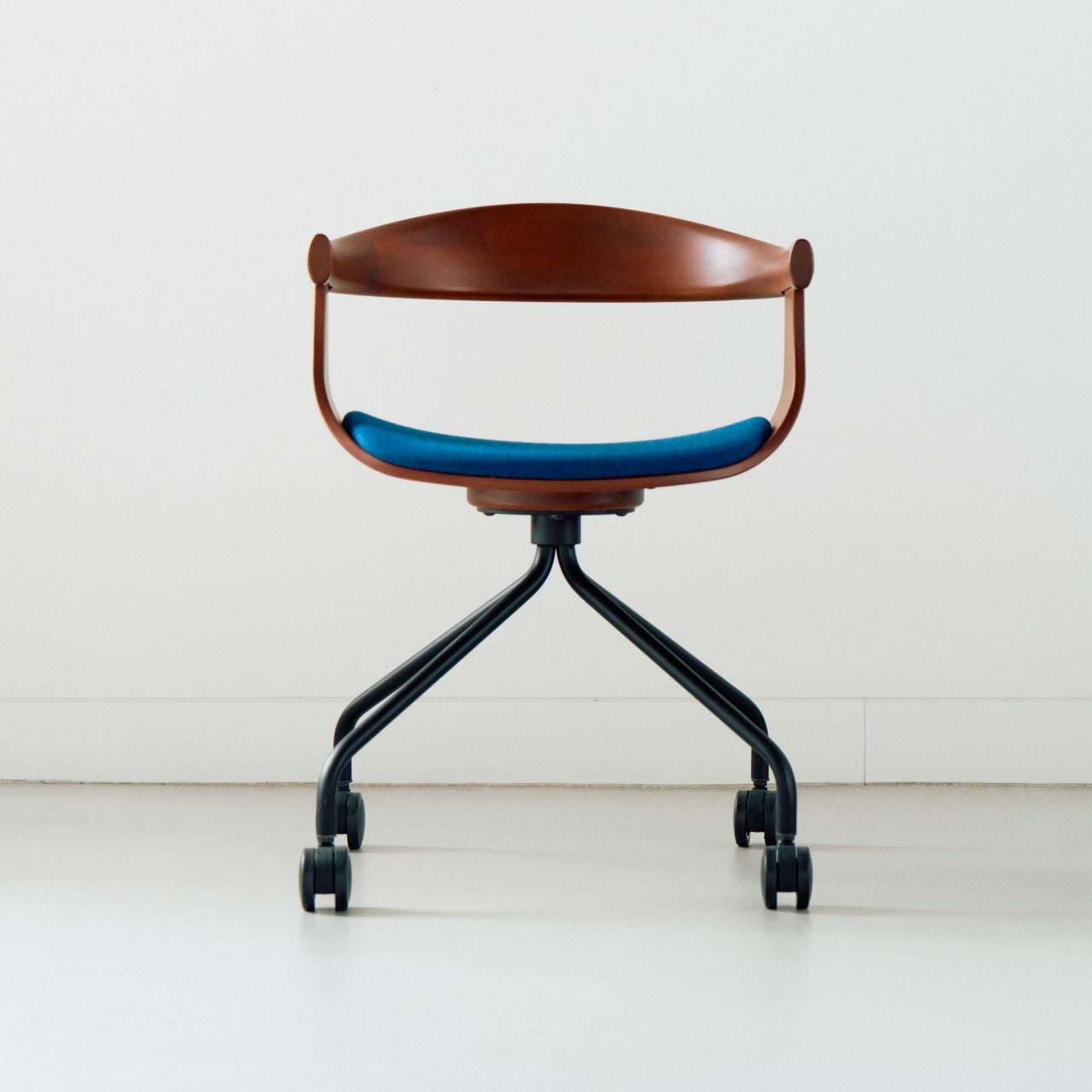 富士ファニチア 椅子 冨士ファニチア Fuji Furniture 本革 アーム